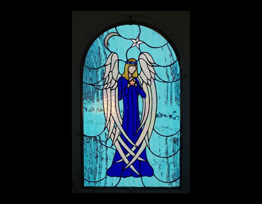 angel_holding_star_blk_bg