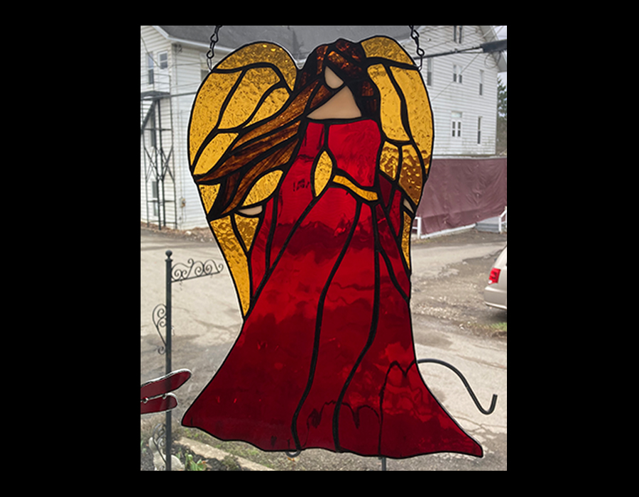 red_dress_lady_blk_bg
